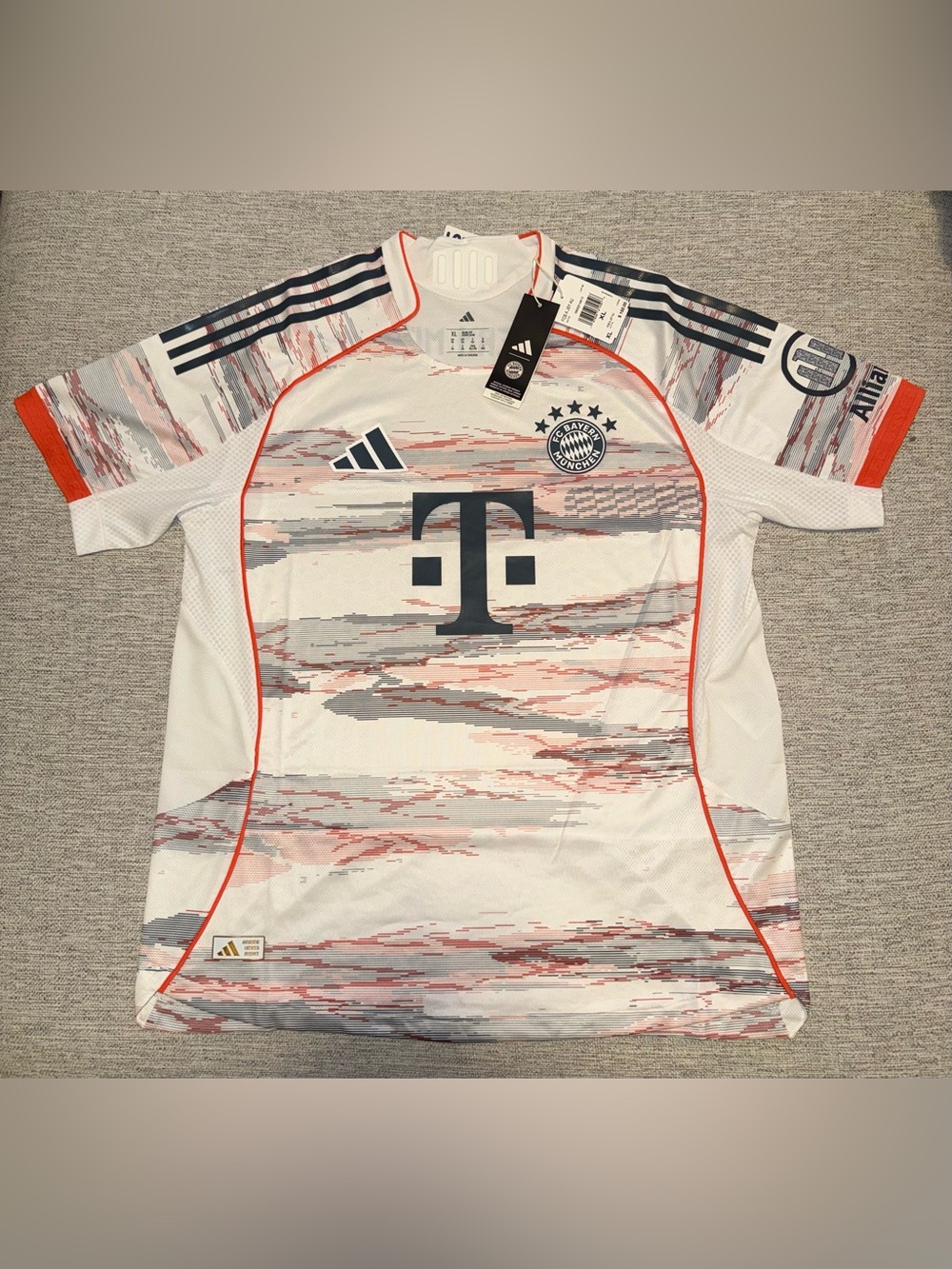 Authentic NWT 25/26 FC Bayern Munich away jersey. Size XL